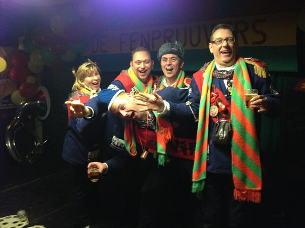 VIPkus's tweet photo. We maken ons op voor de afsluiter van carnaval 2013 in Hoegaarden. http://t.co/mSW1ABwl