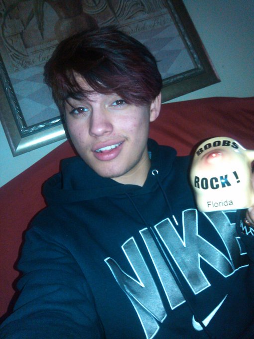 Haha, awesome cup my mommy has. ^_^ im making it mine! <3 #BoobsRock http://t.co/7UMLdXWq<a href="/tag/boobsrock"class="tags"><span>#boobsrock</span></a>