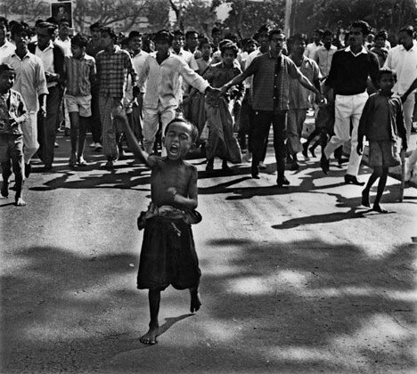 Iftekhar_Chy's tweet photo. This little boy did it in 1969 and #shahbag will do it n 2013 #shahbag  http://t.co/AYBnn5Py