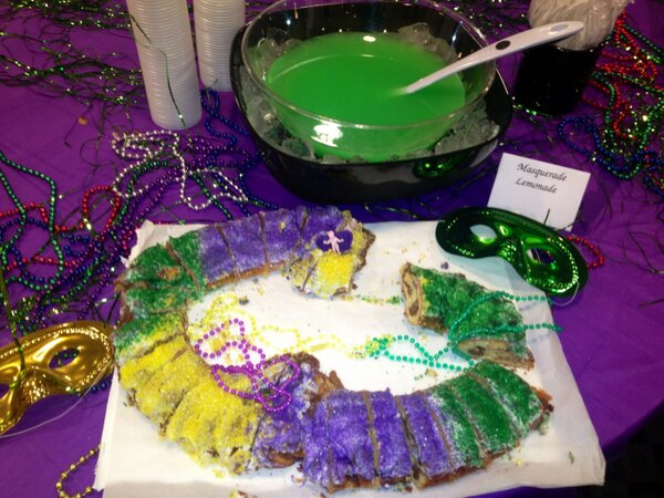 MicrotelTtown's tweet photo. Happy Mardi Gras! If you're staying with us tonight please join us in the lobby for King Cake and lemonade! 💜 http://t.co/U7X1OvVg