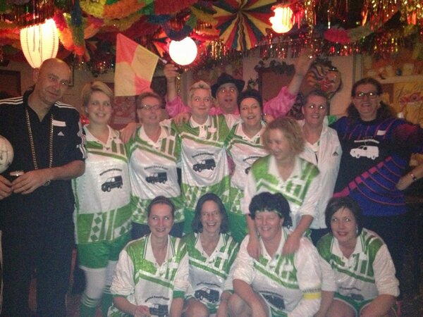 5gehuchten's tweet photo. Het was een gezellige afsluiting van de carnaval 2013. @driehoekvinkel @5gehuchten http://t.co/rnyn83Ue