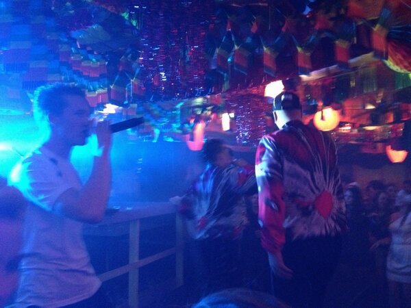 5gehuchten's tweet photo. Ook nog ff hakkuh.... @partyanimals. Gezellig jonguh http://t.co/CUE5z9Hn