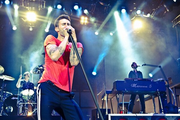 itslevinedammit's tweet image. I wish i had tickets to the #OVEREXPOSED tour:/ #immissingout