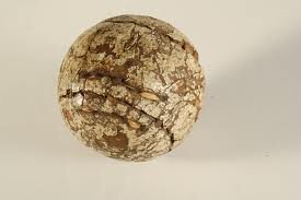 The first golf balls used in the 16th century are believed to have been made out of wood. @leighprof @RachelAHanlon