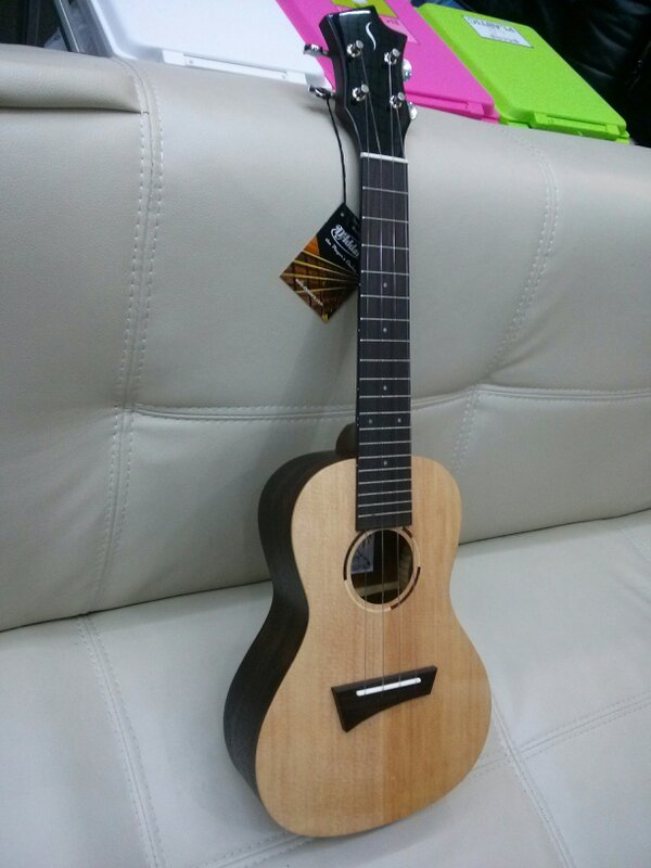 ch362's tweet photo. New Sole brand concert ukulele. It has new design concepts for Theguitar korea. http://t.co/Hrrwi6DK