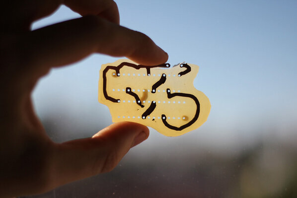 DrawingCircuits's tweet photo. Recent test, tool paths directly exported from the website (JavaScript: $.pcb.export()) http://t.co/TU47ERk3