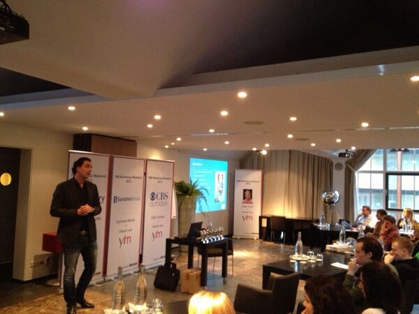 Younginmedia's tweet photo. Rick Vriesema van CBS Outdoor trapt af! #YIM http://t.co/BMh8kehM