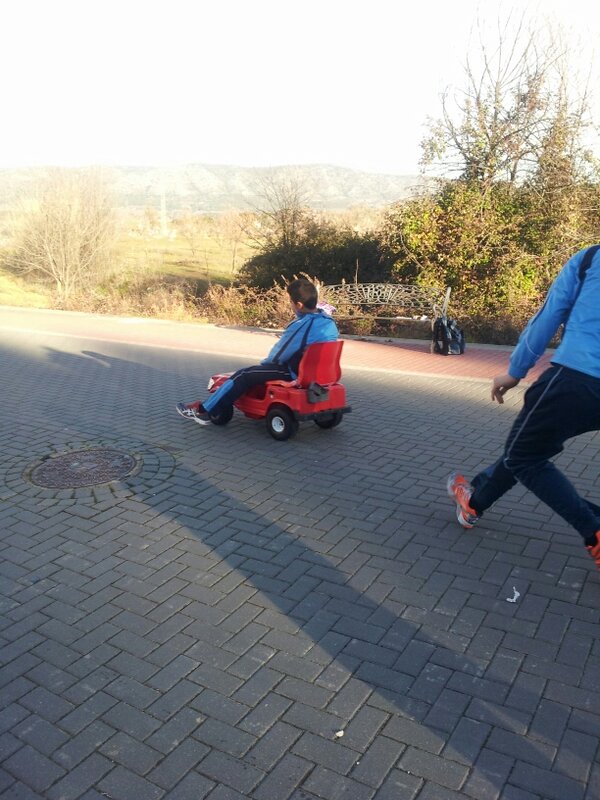 ireeerom's tweet photo. Mañanita de juegos @18guillem @14Elies http://t.co/iuIFHyaa