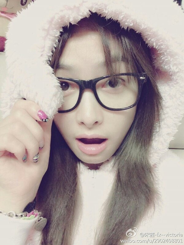 Affxtion_AR's tweet photo. [ترجمة] ١٣٠٢٠١ تحديث فكتوريا في Weibo :
اوه! اذاني نمو خارجاً 
http://t.co/UerkCrOh