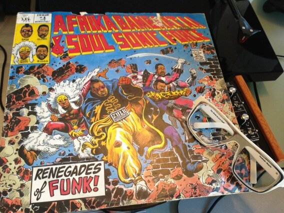 JasonBradbury's tweet photo. 12" are harder to find online (esp specific mixes) so more of them made it onto my HDD #VinylToDigital http://t.co/Pgw8sRZm