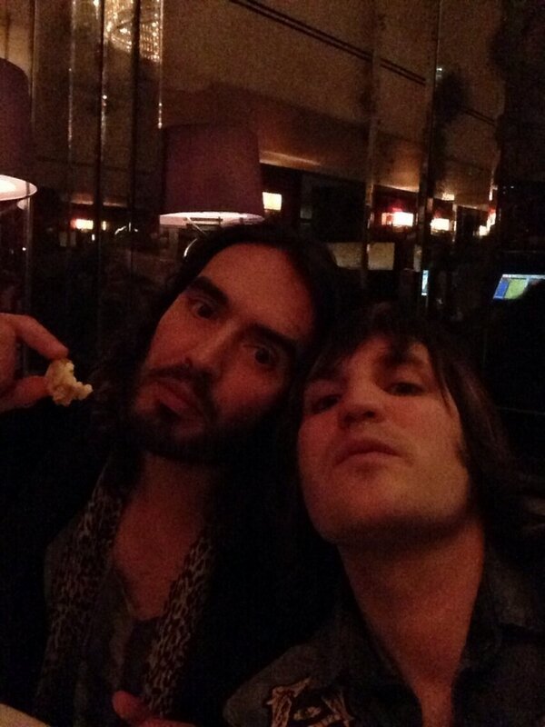 rustyrockets's tweet photo. Me and Noel Fielding together. See us perform #CRGiveItUp http://t.co/wIt3zAe0