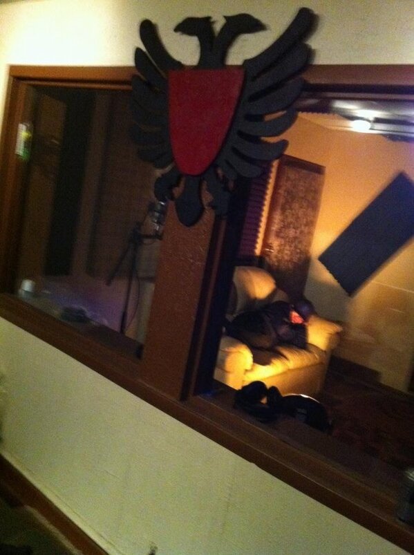 B52OFFICIAL's tweet photo. No Comment haha lol ! 
@ Illyrian Records Studio http://t.co/vSKGystY