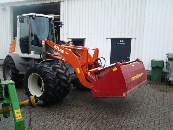 BijkerNijeveen's tweet photo. Vandaag afgeleverd een Atlas AR85 shovel http://t.co/mknqJBCR