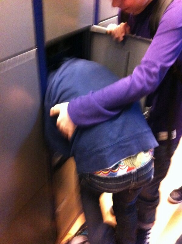 thomaswereldje's tweet photo. Hallo ik ben Thomas en woon in een kluisje http://t.co/RByChOd4