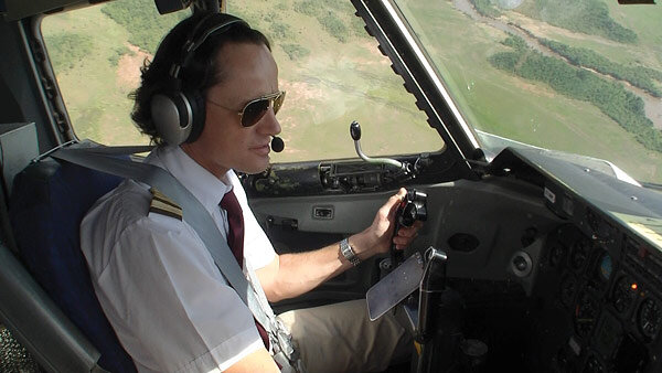 AviationPhotos's tweet photo. Eric of @AirKenyaExpress safely flies passengers in and out of the magical Maasai Mara.  #AvGeek http://t.co/ZMjnoR13 http://t.co/FM5ZBGYI