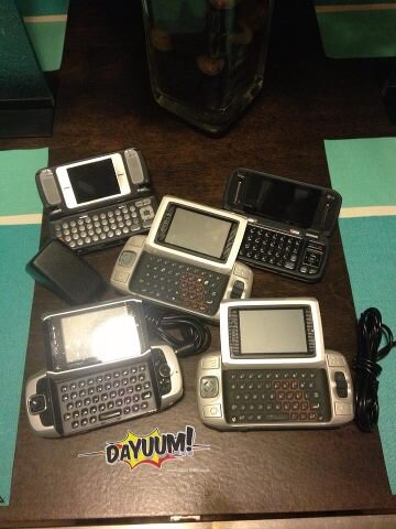 freq1ctheartist's tweet photo. my 1st lovez #sidekick2 #sidekick3 #flashbackfriday #addiction #oldschool http://t.co/5fWRyxHy