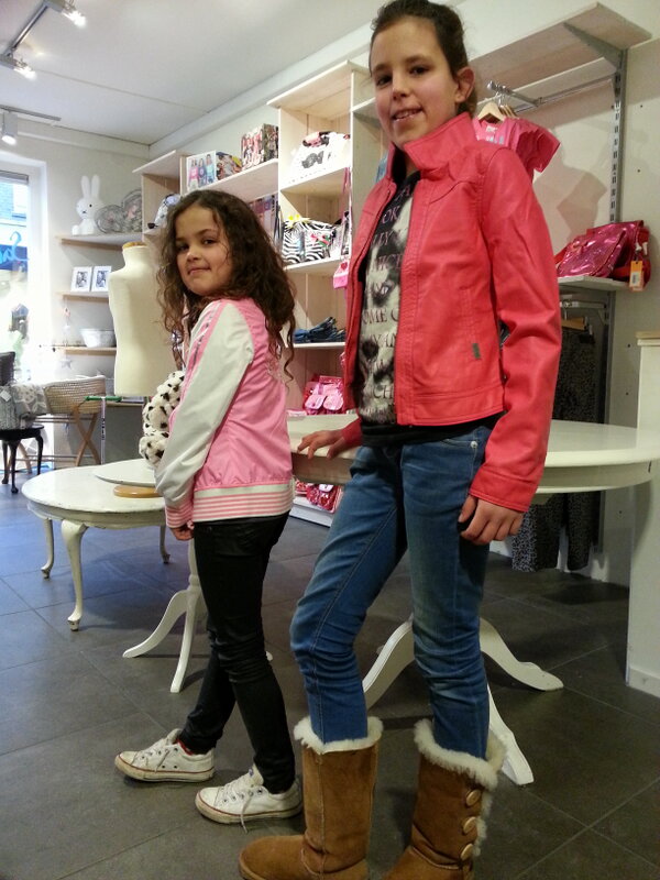 SariMarijs1's tweet photo. New arrival! Stoer leather look jack van name-it verkrijgbaar in mt 98 tot 140! In verschillende kleuren. http://t.co/y7OM4kSk