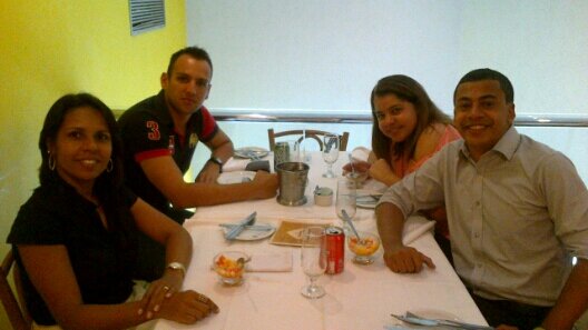 CesarFon's tweet photo. 2013 é nosso! RT @Andree_Marinho: Almoço importante com @BarbaraDuarte79 @CesarFon @KatiusciaFerre1 http://t.co/nx3pSok3