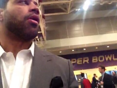 HanginoutApp's tweet photo. #hanginout How is Superbowl? @shawnemerriman @HanginoutApp @espn  https://t.co/9HOJpEh4 http://t.co/TNXpTLmE