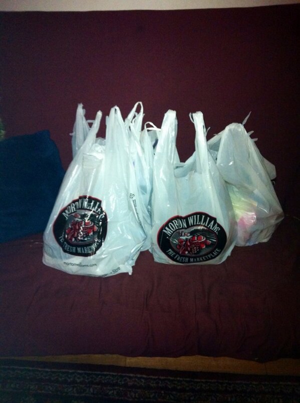 StyleAlt's tweet image. Went grocery shopping buddy @LennyEmery