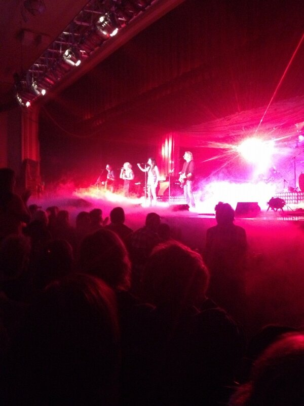 dylanshack's tweet photo. Little big town last night @corey1155 😎🎤 http://t.co/zVRxHVQo