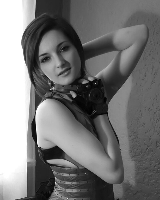And still diggin' the #blackandwhite http://t.co/JgCPpdwN<a href="/tag/blackandwhite"class="tags">#blackandwhite</a>