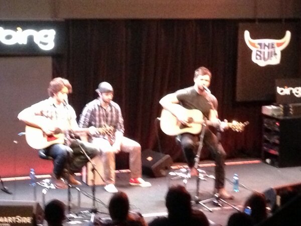 MmmMmmMmm Dylan Scott in the lounge! <a href="/DylanScottCntry/">Dylan Scott</a> <a href="/TheBingLounge/">Еремей</a> #987thebull