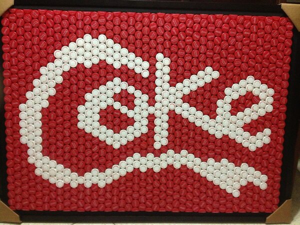 DesireeRodrig's tweet photo. @CocaColaCo this is a present i made for my boyfriend, it took me 980 coke lifs to make it. http://t.co/ftOMcdA7