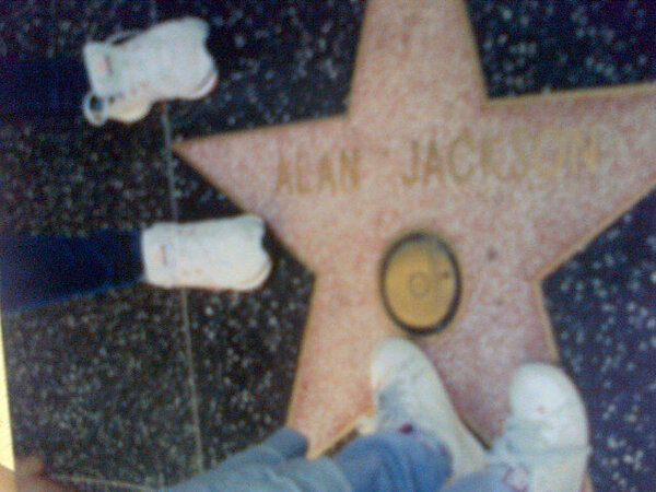 libbyLyn09's tweet photo. Hollywood walk of fame :D @alanjackson http://t.co/YztCQzvS