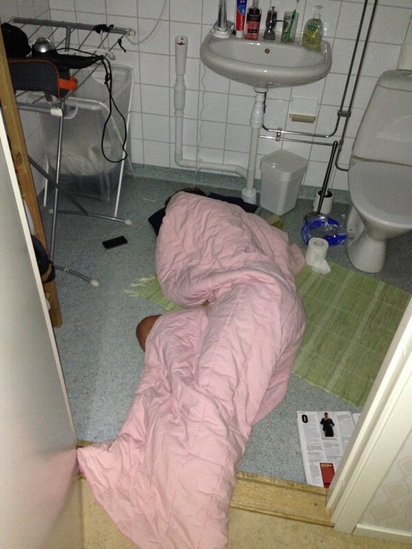WKarlsson71's tweet photo. Skulle på toan imorse när man möts av detta.. @FagerlundJoakim http://t.co/85Lp3iTw