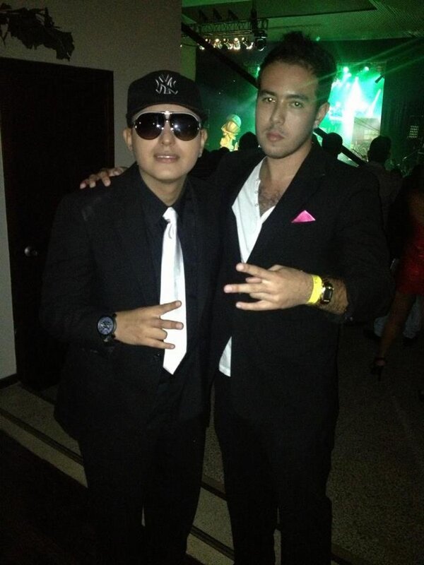 fansFaryYAlex's tweet photo. fary y alex premios luna 2012 http://t.co/Le258891