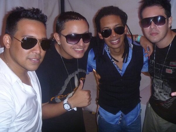 fansFaryYAlex's tweet photo. dragon y caballero co fary y alex en COLOMBIA BIKINI OPEN 2011 http://t.co/kUrxFkxP