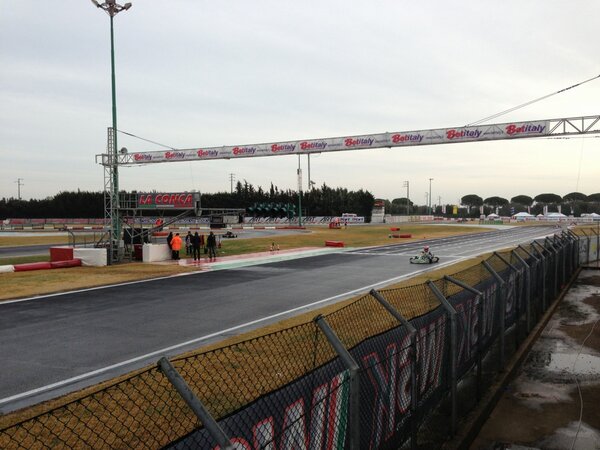 Good morning! The track now is a bit wet due to humidity: now warm up sessions #WSKMasterSeries #karting