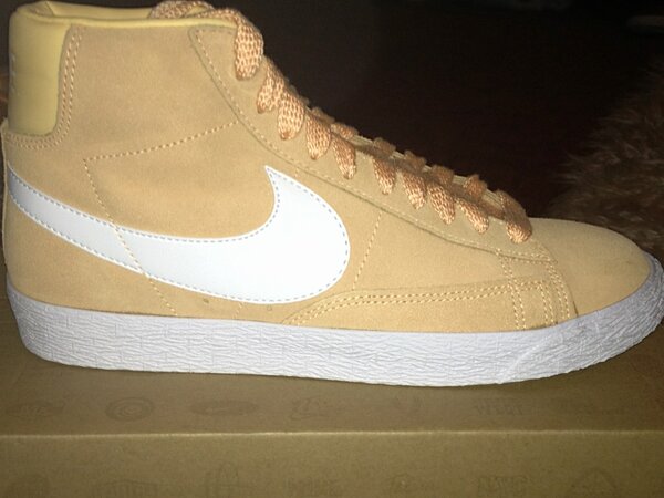 sophieHTID's tweet photo. #newestblazers #newbabies #happysophie http://t.co/7jtb7gml