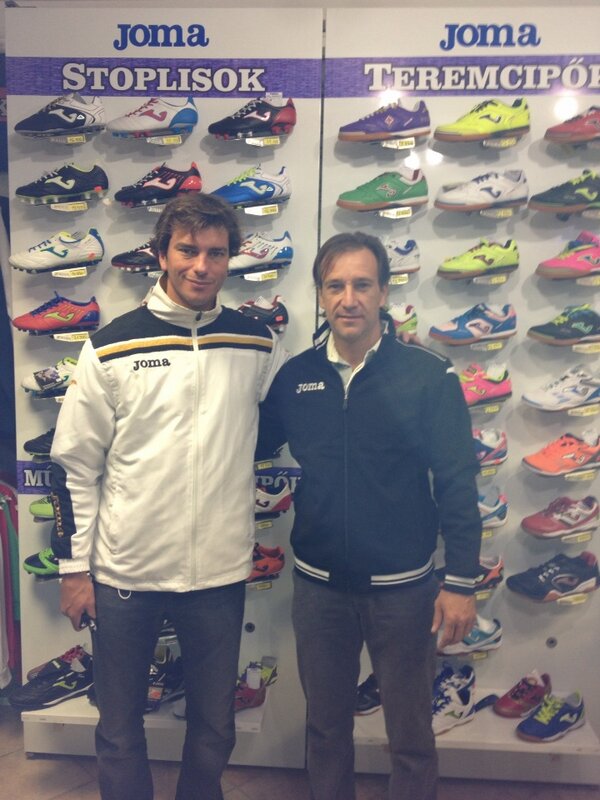 Alfonso Pérez Muñoz auf Twitter: „Inauguración de una tienda Joma Sport en  Debrecen (Hungría )con Paquito Pavon,esta tarde partidillo.  http://t.co/AAnMRwxp“ / Twitter
