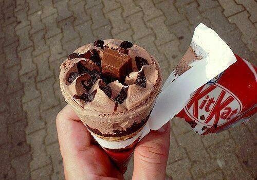 FoodFromHeaven's tweet photo. Retweet als je wel zo'n Kitkat ijsje wilt! #FoodFromHeaven http://t.co/J8Ni8zZh