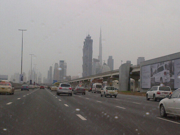 امطار الخير في دبي الان ،، مبروك عليكم الرحمه