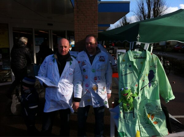 We staan nu bij de AH! Te koop de laatste stofjassen!