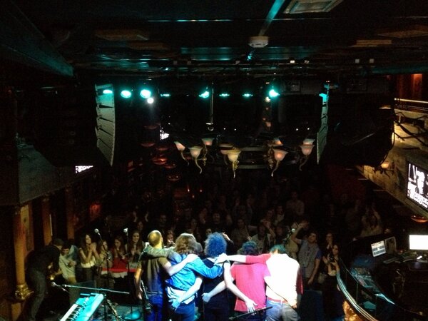 RubenPozoPrats's tweet photo. Camino Málaga pensando en lo de anoche en Córdoba. Gracias, gracias, gracias guap@s!!! #yletocoelculoalChavalínyalAlvin http://t.co/3wCUCwP4