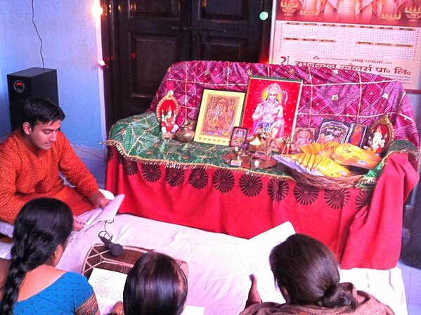 tripti_yatish's tweet photo. Pooja http://t.co/eiYspjft