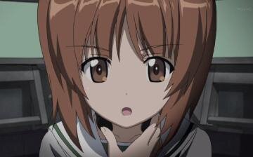 sdkfzbot's tweet image. 喉頭マイク　喉の振動を直接拾う特殊マイクロホン。戦車内部の雑音を避けて情報伝達を行うために使用された。