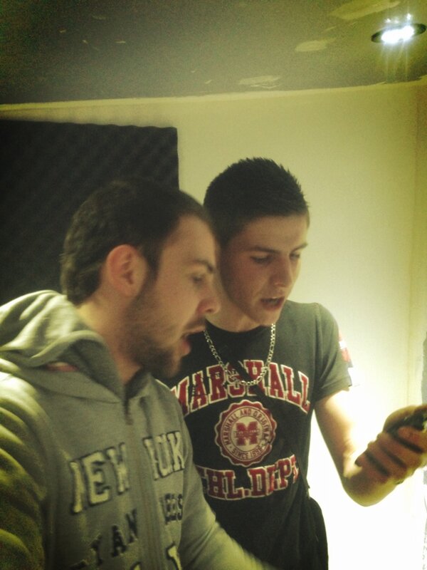 RedNozProd's tweet image. En direct du studio #RedNozProd2013 
On est la !