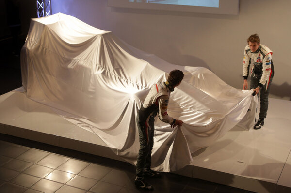 audif1_'s tweet photo. @NicoHulkenberg and @EstebanGtz unveiling the #C32 #C32Launch http://t.co/gwerFxo0
