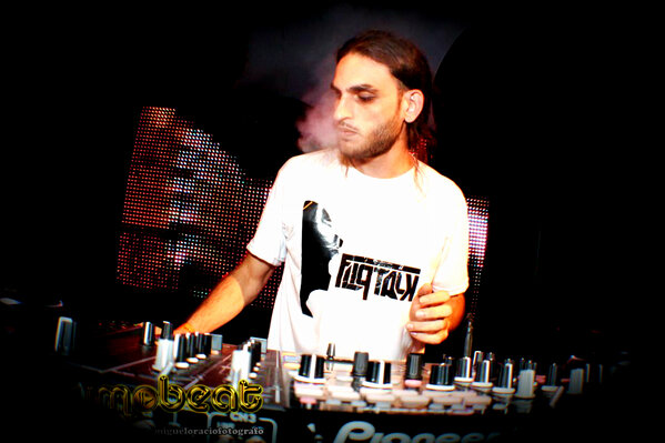 Flip_Talk's tweet photo. Check me Out! @Flip_Talk  #SP #Brazil @Playmobeat_Live http://t.co/mAN0UO1y
