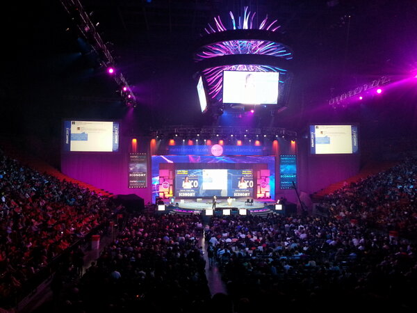 askcorey's tweet photo. Best social media marketing presentation I've ever seen! VERY useful! Great job @lorenridinger  @steveashley #MAWC2013 http://t.co/u2Uttq2q