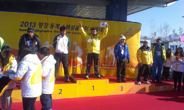 beenasarwar's tweet photo. Great pic: Rahimullah Baig of #Pakistan receives Gold Medal in #SpecialOlympics #Korea http://t.co/wwFzf5gM v @faizanlakhani #PakPositive