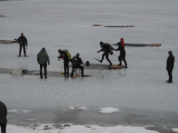 @clubdunautile Plongée sous glace au lac genin ce samedi 02 février.