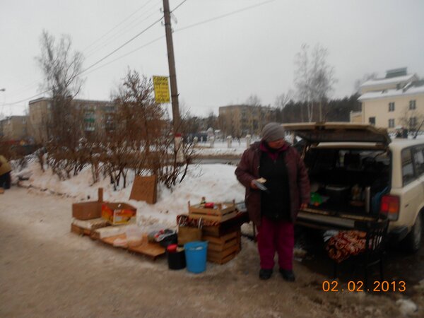 larabuh's tweet photo. @GruzdevVladimir 
Непобедимая несанкционированная торговля в Алексина. Ни ОМВД, ни ОАТН АМО - никому нет дела. http://t.co/asaGcNYe