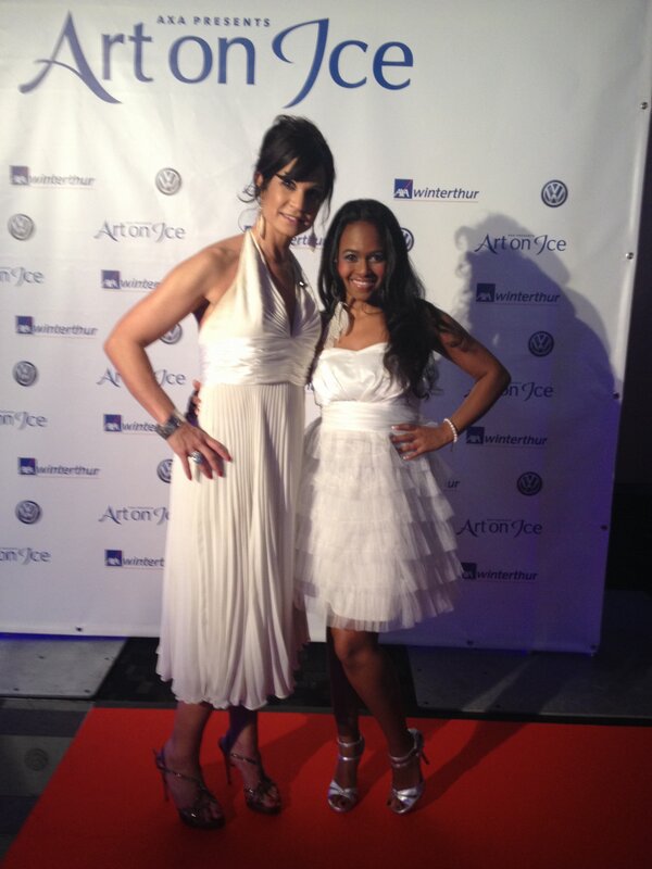 tanjadankner's tweet photo. Last night after art on ice.. And before our show for the afterparty at swisshotel. 
@misskavila and me, 2 singerladys http://t.co/YVuzMAX2