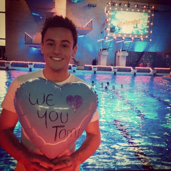TomDaleyTV's tweet photo. Here's one more pic... Tom with a pressie http://t.co/wok5nz9T